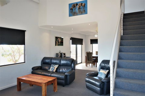 Ningaloo Breeze Villa 6 - 3 Bedroom Fully Self-Contained Holiday Accommodation - Accommodation Cooktown 1