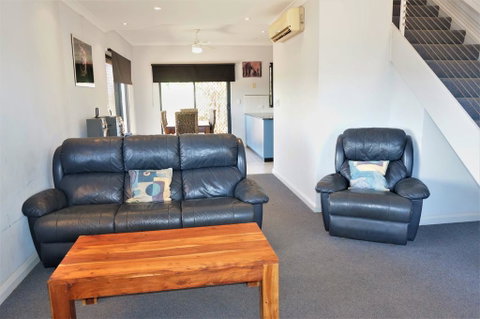 Ningaloo Breeze Villa 6 - 3 Bedroom Fully Self-Contained Holiday Accommodation - Accommodation Cooktown 2