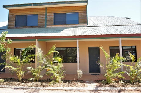 Ningaloo Breeze Villa 7 - 3 Bedroom Fully Self-Contained Holiday Accommodation - Accommodation Cooktown 1