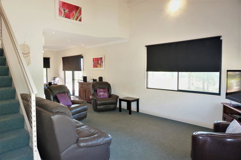 Ningaloo Breeze Villa 7 - 3 Bedroom Fully Self-Contained Holiday Accommodation - Accommodation Cooktown 2
