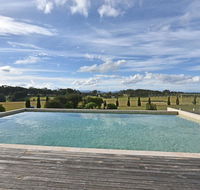Noble Willow Estate Lovedale. Super Spacious with views and pool - Accommodation Cooktown
