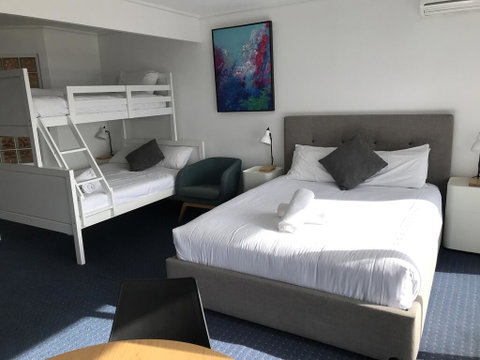 North Pier Hotel - Accommodation Cooktown 3