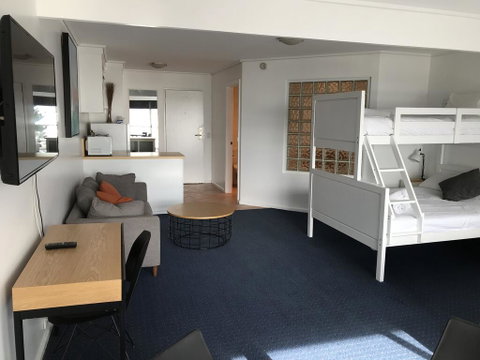 North Pier Hotel - Accommodation Cooktown 2