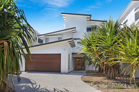 NORTHSHOR- ULTIMATE BEACH HOUSE - Accommodation Cooktown 1