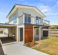 Ocean Chill 10 Minutes Drive to Phillip Island Pet Friendly Family Home Sleeps 8 - Accommodation Cooktown