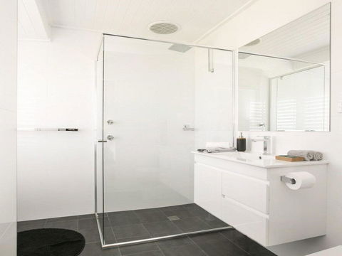 Ohana Oasis - Front Row To Reserve, Beach And Ocean - Accommodation Cooktown 1