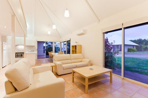Osprey Holiday Village Unit 105 - Tranquil 3 Bedroom Holiday Villa With A Pool In The Complex - Accommodation Cooktown 3