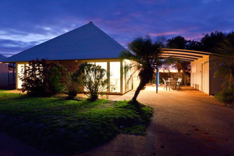 Osprey Holiday Village Unit 105 - Tranquil 3 Bedroom Holiday Villa With A Pool In The Complex - Accommodation Cooktown 1