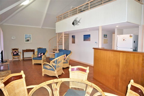 Osprey Holiday Village Unit 109 - Pleasant 3 Bedroom Holiday Villa With A Pool In The Complex - Accommodation Cooktown 1