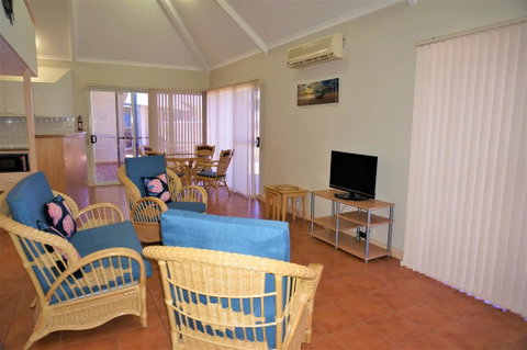 Osprey Holiday Village Unit 109 - Pleasant 3 Bedroom Holiday Villa With A Pool In The Complex - Accommodation Cooktown 3