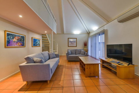 Osprey Holiday Village Unit 123 - Blissful 3 Bedroom Holiday Villa With A Pool In The Complex - Accommodation Cooktown 0