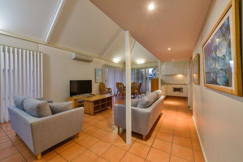Osprey Holiday Village Unit 123 - Blissful 3 Bedroom Holiday Villa With A Pool In The Complex - Accommodation Cooktown 1