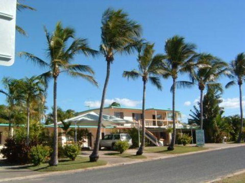 Palm View Holiday Apartments - Accommodation Cooktown 0
