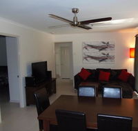 Palmgrove 2 - Rainbow Beach Pet Friendly Fully Fenced Air Conditioned Five Minutes To Beach - Accommodation Cooktown