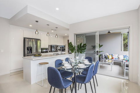 Park Avenue Luxe Townhouse Brand New Sleeps 9 - Accommodation Cooktown 3