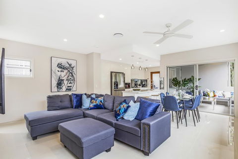 Park Avenue Luxe Townhouse Brand New Sleeps 9 - Accommodation Cooktown 0