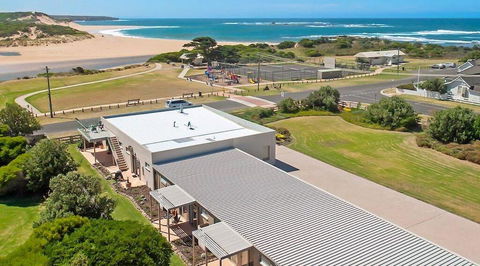 Peterborough House Motel - Accommodation Cooktown 0