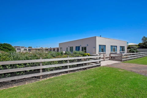 Peterborough House Motel - Accommodation Cooktown 1