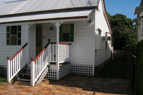 Pine Cottage - Accommodation Cooktown 0