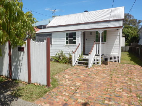 Pine Cottage - Accommodation Cooktown 2