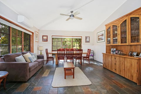 Porepunkah Elms - Holiday House - Accommodation Cooktown 0