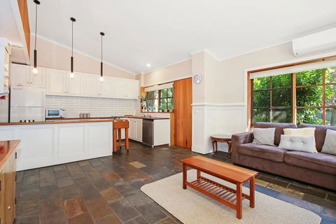 Porepunkah Elms - Holiday House - Accommodation Cooktown 1