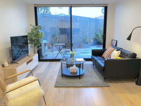 Pride Bentleigh Apartment With Private Garden - Accommodation Cooktown 0