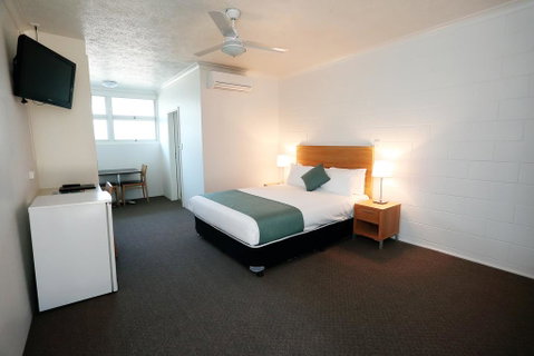 Q Express - Accommodation Cooktown 0