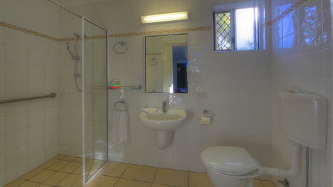 Queens Beach Tourist Village - Accommodation Cooktown 3