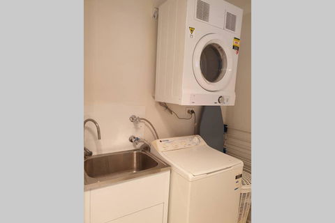 Quiet Apartment Walking Distance To Restaurants - Accommodation Cooktown 1