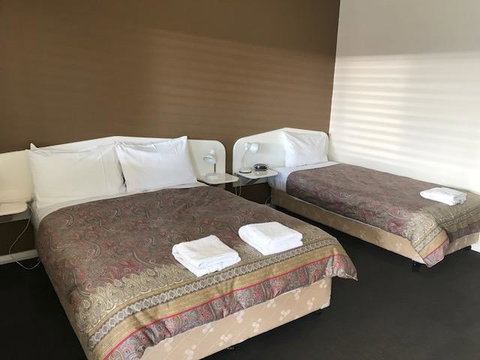 RAILWAY HOTEL MOTEL - Accommodation Cooktown 2