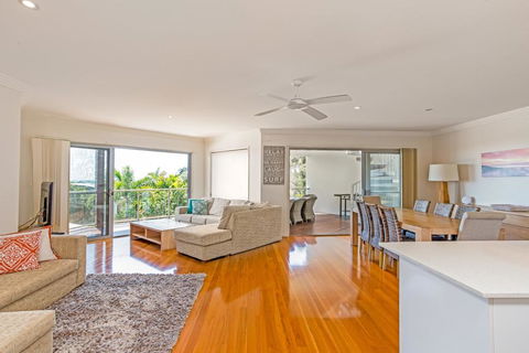 Rainbow Towers 2 - Rainbow Beach, High On The Hill, Panoramic Views, Wi-Fi - Accommodation Cooktown 3