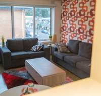 Rare  Spacious Apt W/ City Views Close to CBD/MCG Free Wi-Fi  Carpark  Netflix - Accommodation Cooktown