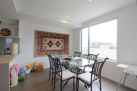 Rejuvenate San Remo - WiFi, Linen, Beach 200m, Family Friendly - Accommodation Cooktown 2