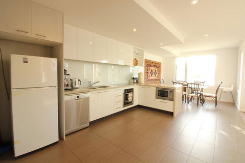 Rejuvenate San Remo - WiFi, Linen, Beach 200m, Family Friendly - Accommodation Cooktown 3