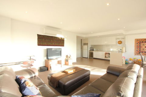 Rejuvenate San Remo - WiFi, Linen, Beach 200m, Family Friendly - Accommodation Cooktown 0