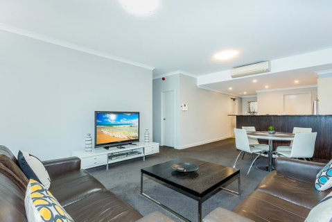 Rockingham Beachfront Apartment - Accommodation Cooktown 3