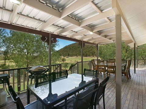 Rosa House In Broke, 4br House In Walking Distance To Cellar Doors - Accommodation Cooktown 0