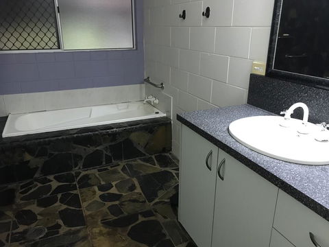 Royal Palm Cottage, Entire Two Bedroom 2 Bathroom House With Pool - Accommodation Cooktown 3