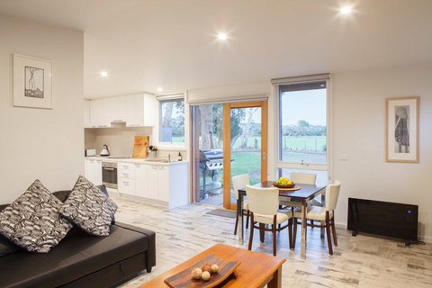 Sandy Point Hideaway - Accommodation Cooktown 0