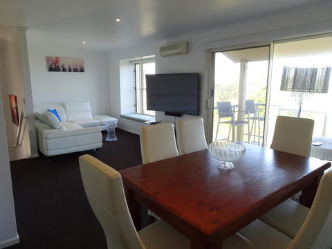 Sea Views At Aqualuna - Accommodation Cooktown 3