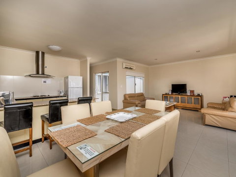 Seafront Unit 50 - Accommodation Cooktown 1