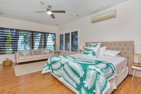 Seascape Luxury Beachfront House - Accommodation Cooktown 0