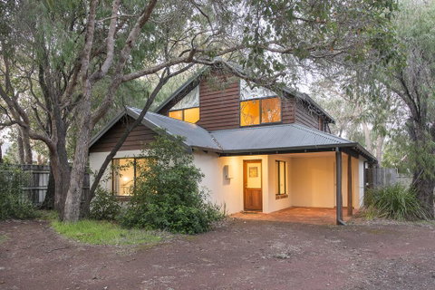 Shady Shack - Accommodation Cooktown 0