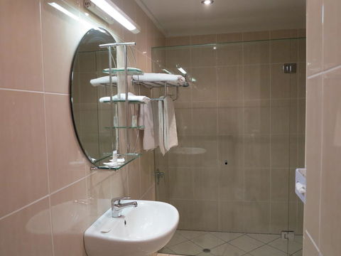 Shangri-La Gardens - Accommodation Cooktown 3