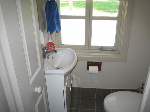 Showgrounds Cottage Naracoorte - Accommodation Cooktown 2
