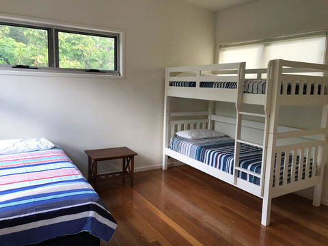 Sinclair - Rainbow Beach, Modern Beach House Close To Everything, Free Wi-Fi - Accommodation Cooktown 2