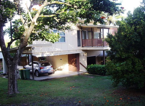 Sinclair - Rainbow Beach, Modern Beach House Close To Everything, Free Wi-Fi - Accommodation Cooktown 0