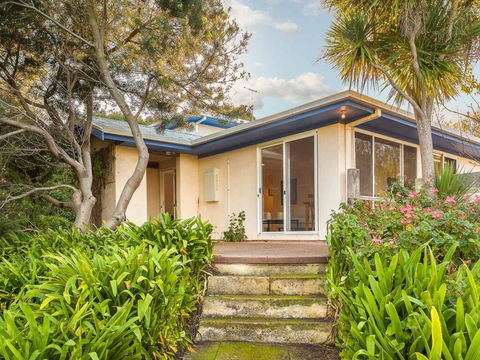 Sky Mirror Cottage - Accommodation Cooktown 0
