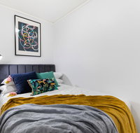 Sleek modern apartment close to everything - Accommodation Cooktown